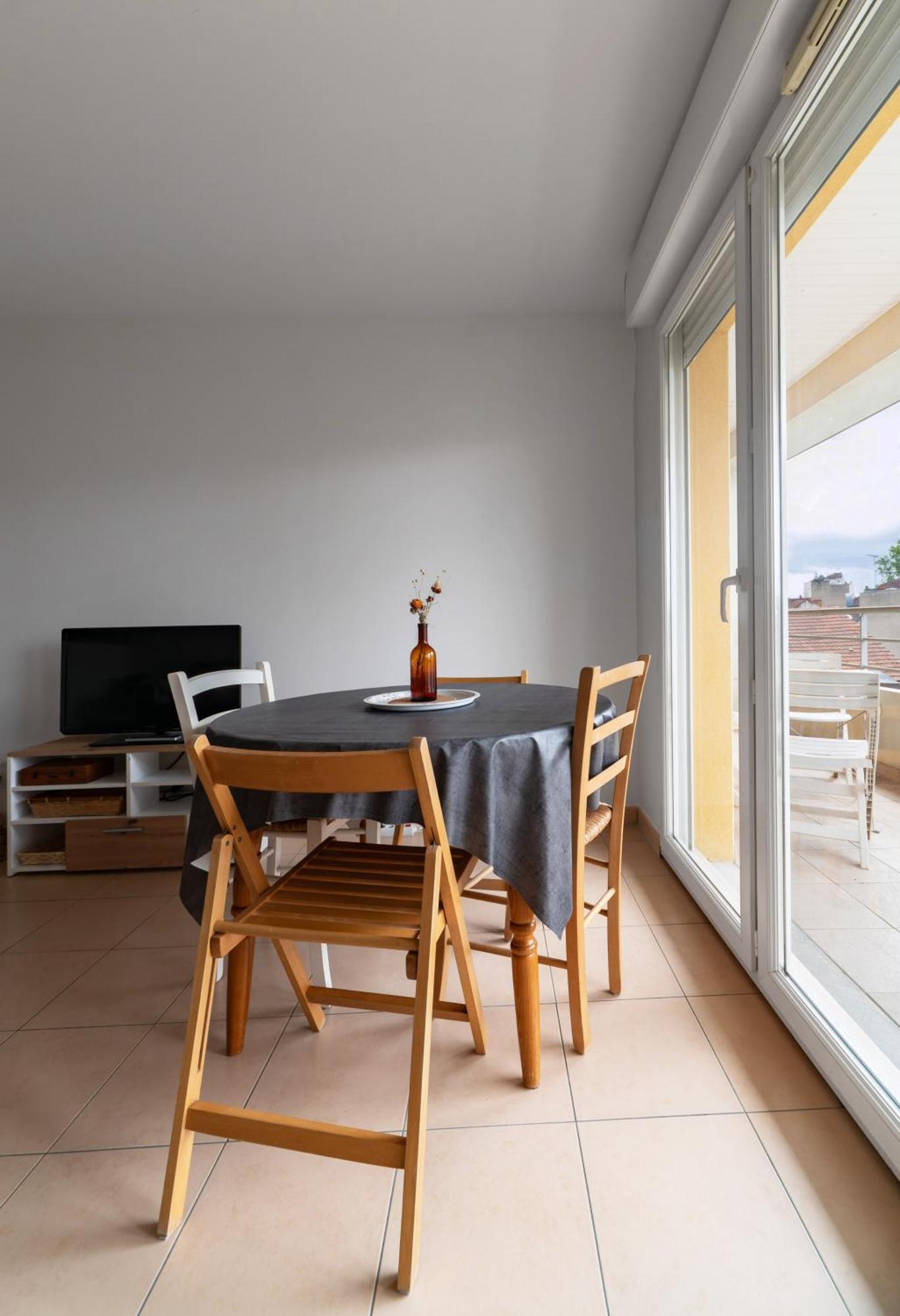L'Eugenie - Appartement Design & Confort En Centre-Ville Vichy Exterior photo