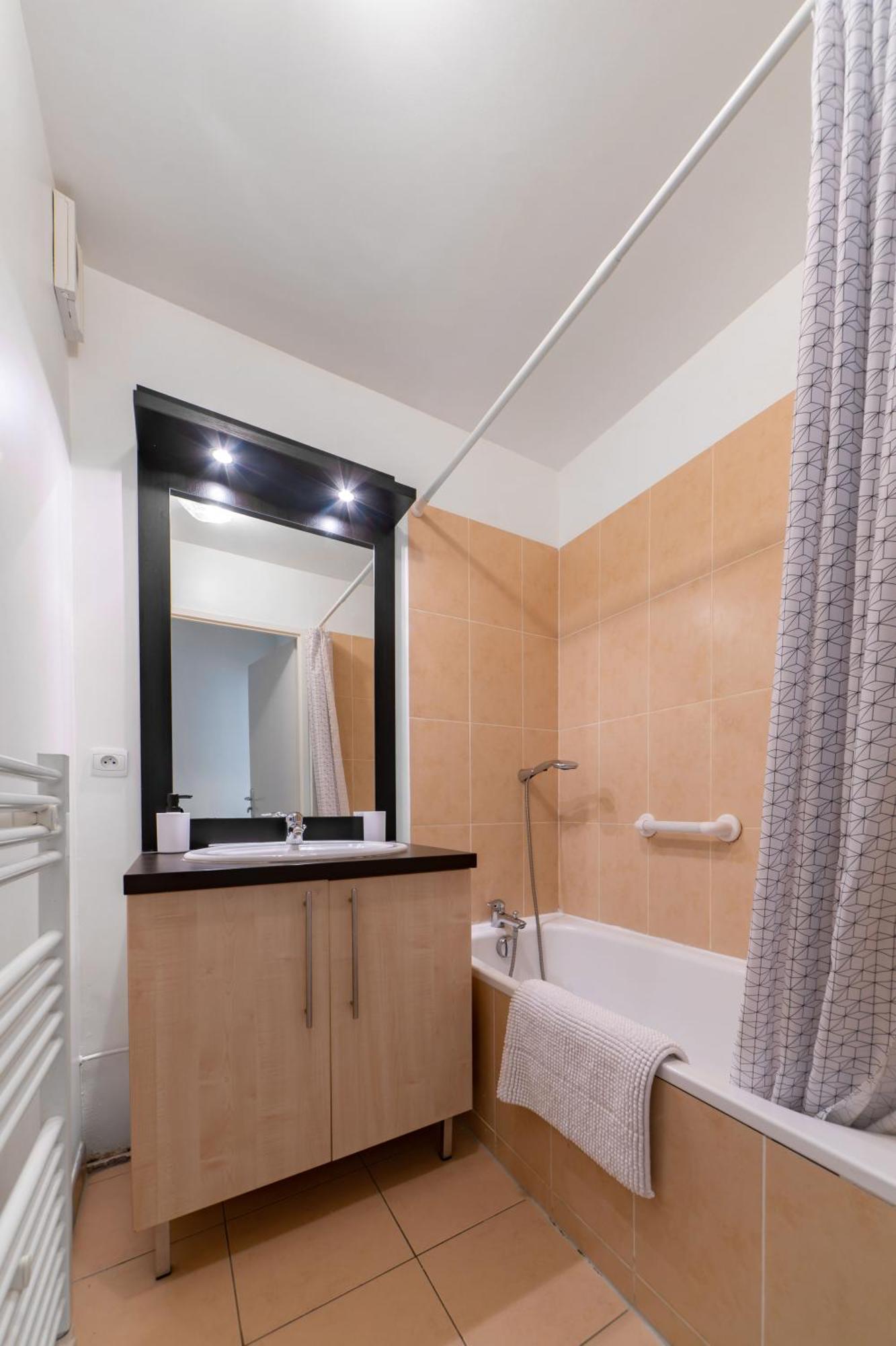 L'Eugenie - Appartement Design & Confort En Centre-Ville Vichy Exterior photo